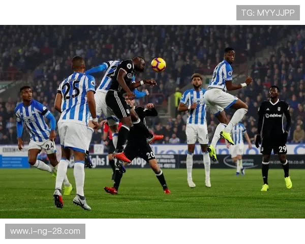 富勒姆与哈德斯菲尔德激战正酣比分揭晓精彩瞬间回顾